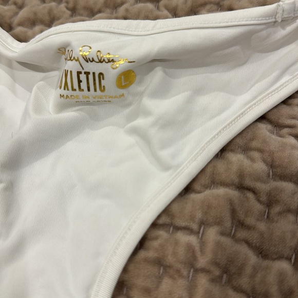 LILLY PULITZER Good CONDITION L TOP PET/SMOKE FREE HOME PLEASE READ DESCRIPTION - Picture 4 of 6